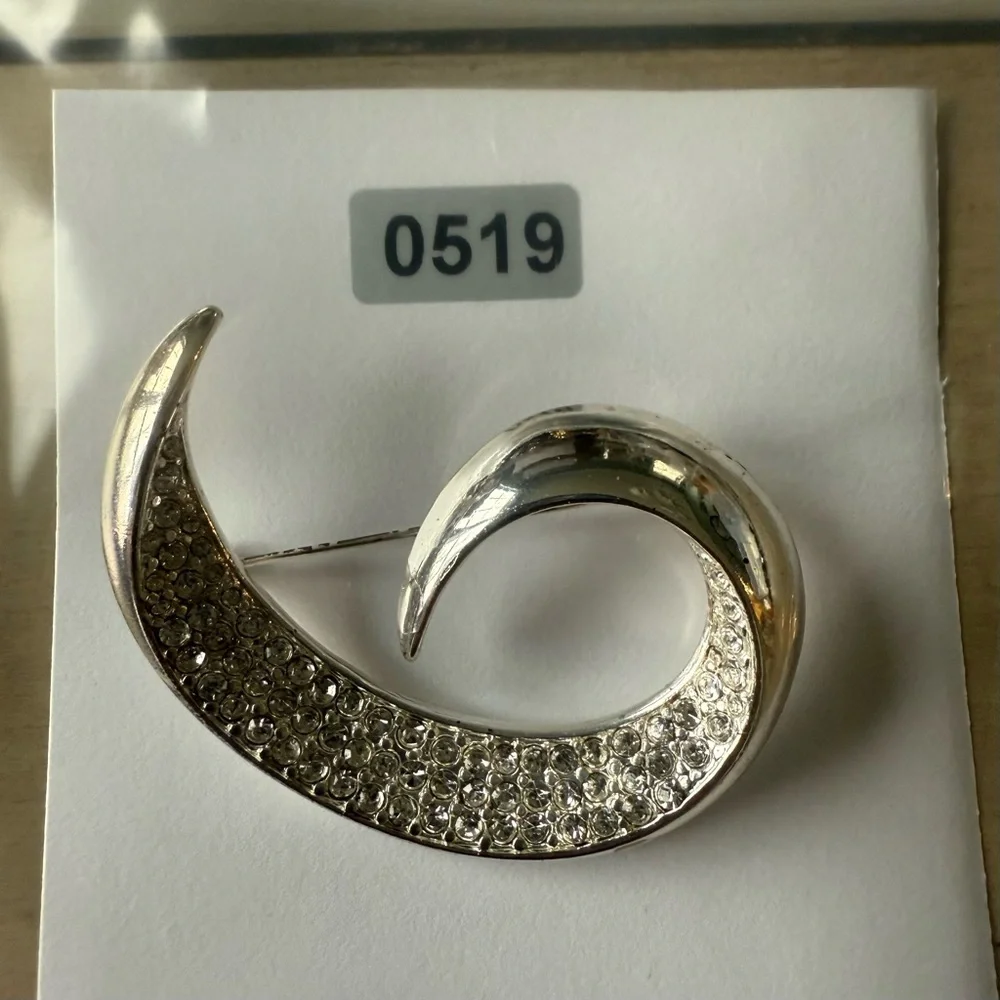 Vintage silvertone rhinestone Brooch‎ swirl crescent shrimp style
